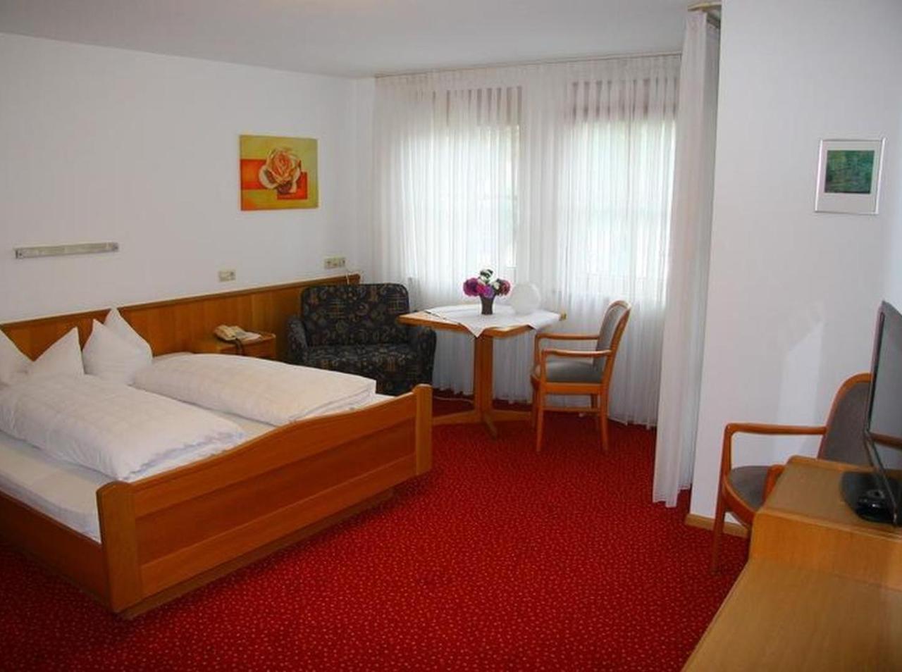 Gaestehaus Trahasch Im Adelshof 恩丁根 外观 照片