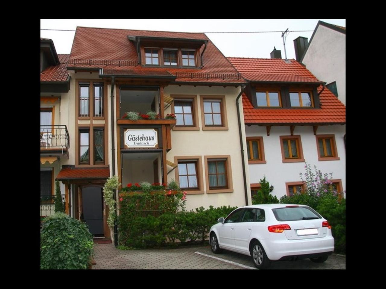 Gaestehaus Trahasch Im Adelshof 恩丁根 外观 照片